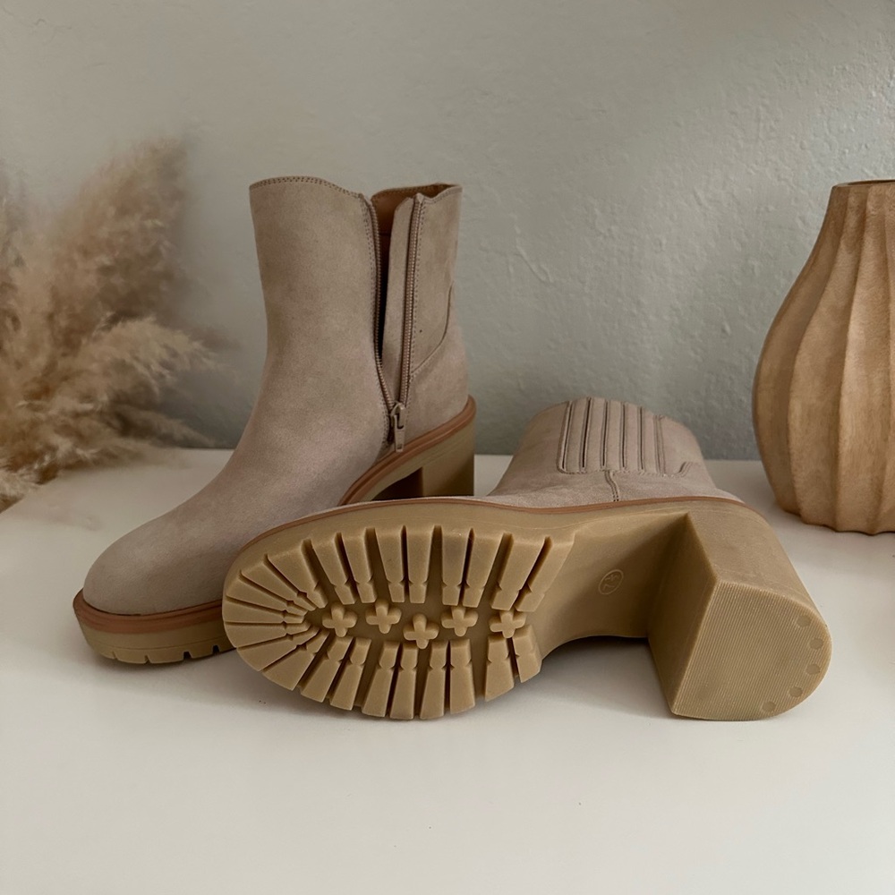 Universal Thread Platform Boots - image 2